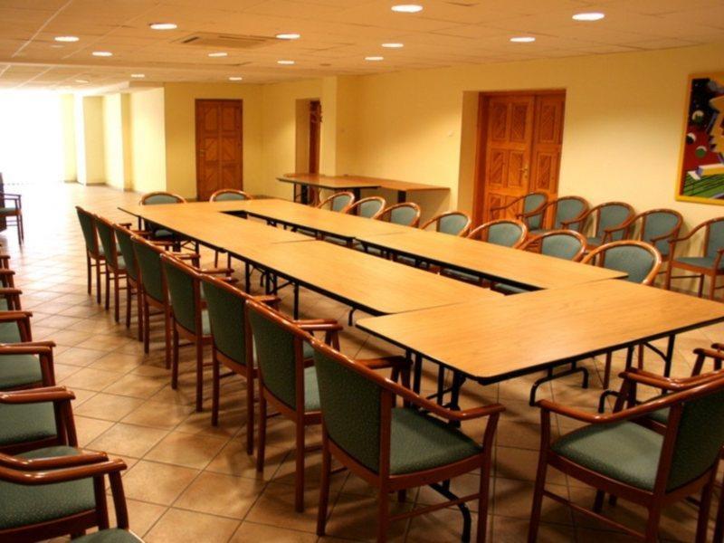 מלון Gastland M0 & Conference Center 3*