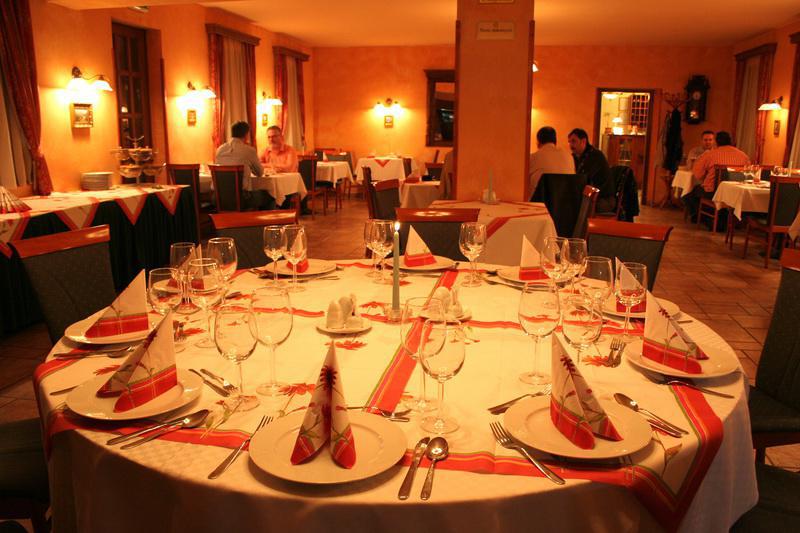 Gastland M0 & Conference Center מלון 3*